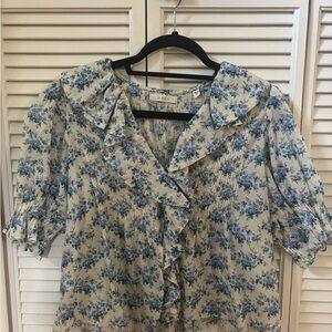 Doen Blue and Cream Floral Henri Blouse